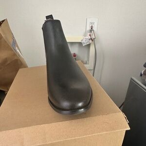 Brand New: Steve Madden Black Chelsea Boots